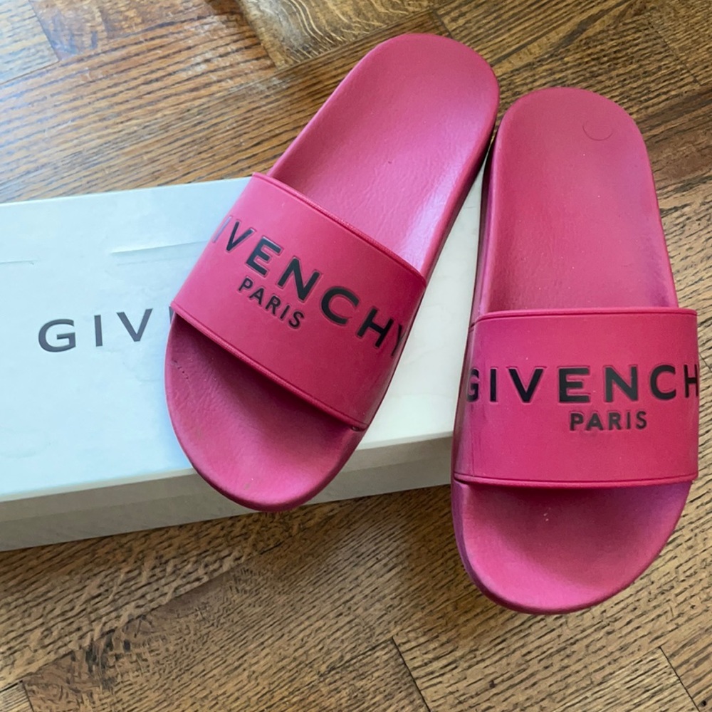 Givenchy Logo Slides
